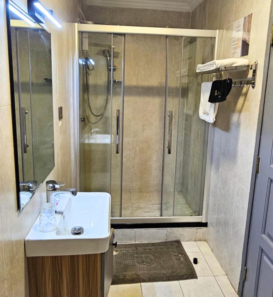 Raha Suites Nairobi Bagian luar foto